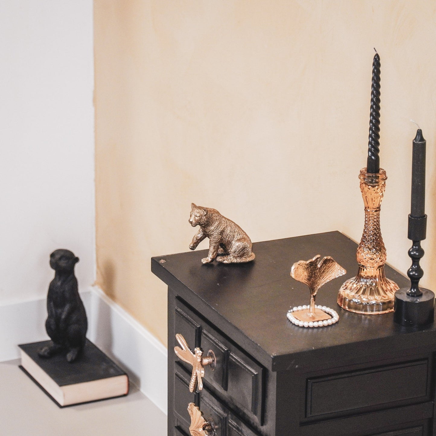 Gouden tijgerbeeldje zittend 10,6 cm โ Housevitamin decoratie