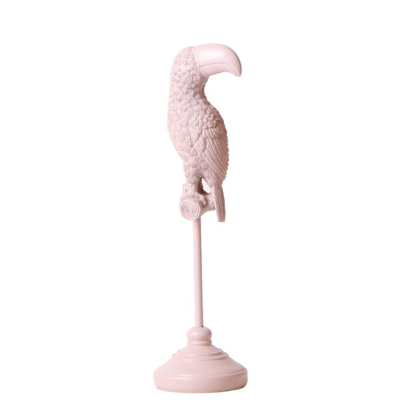 beeld van een nude kleurige toekan op stokje