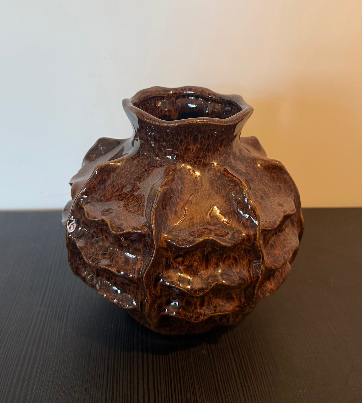 Vaas Finn Bruin Colmore – Keramiek Design Vaas