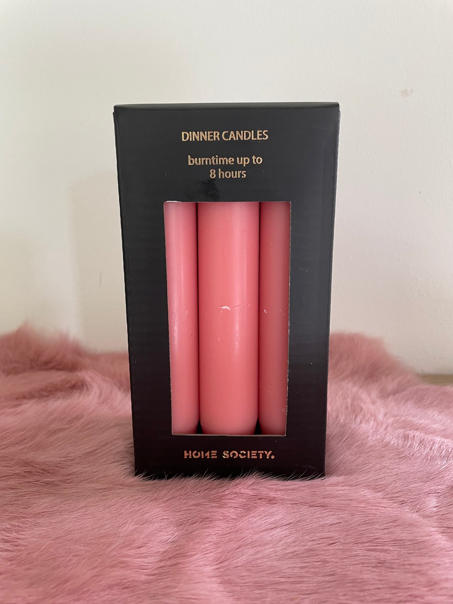 Set van zes roze dinerkaarsen in zwarte doos van Home Society – rustieke kaarsen met 8 uur brandtijd