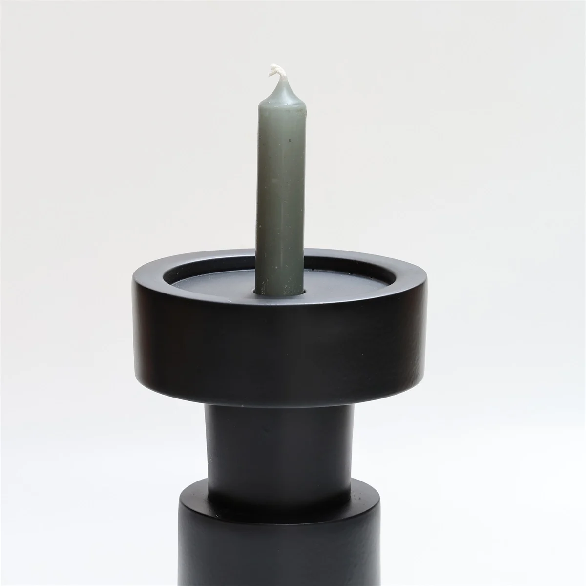 multifunctionele vaas en kandelaar in 1 van Vase the World, zwart metaal