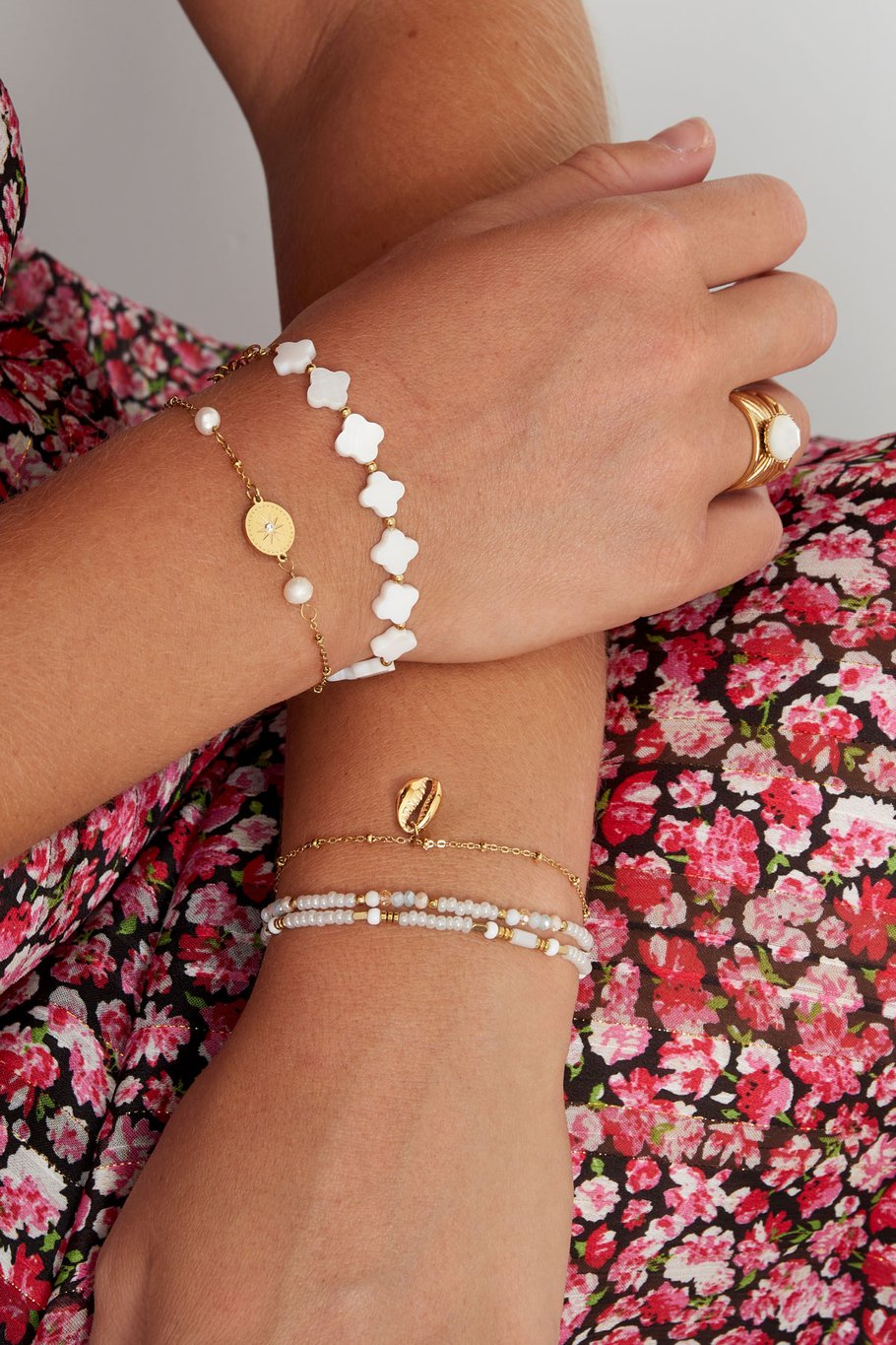 Zilveren Armband met Zonbedel & Pareltjes – Stainless Steel