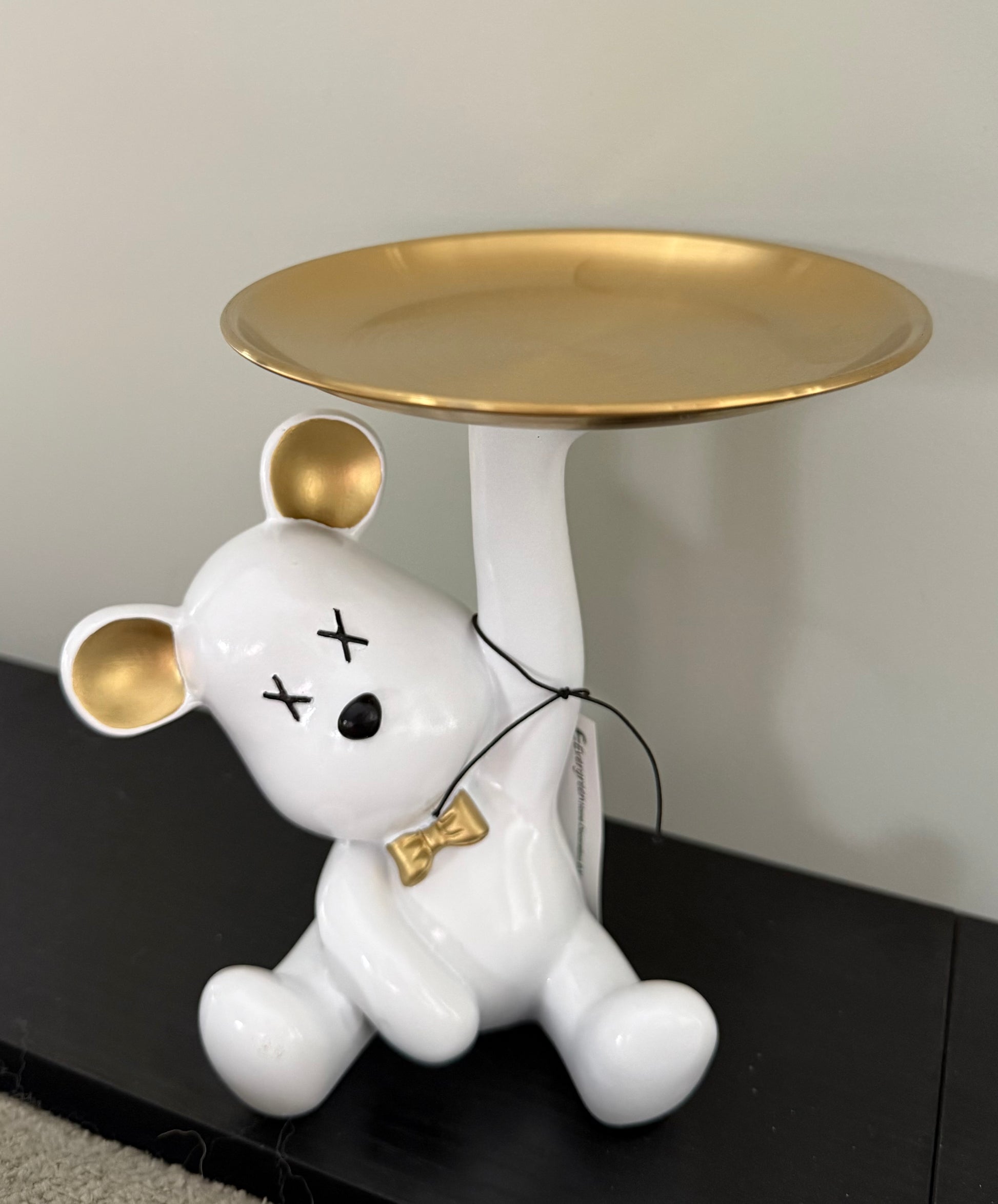 Wit beertje met gouden schaaltje – decoratief beeldje van polyresin – Krokomingo