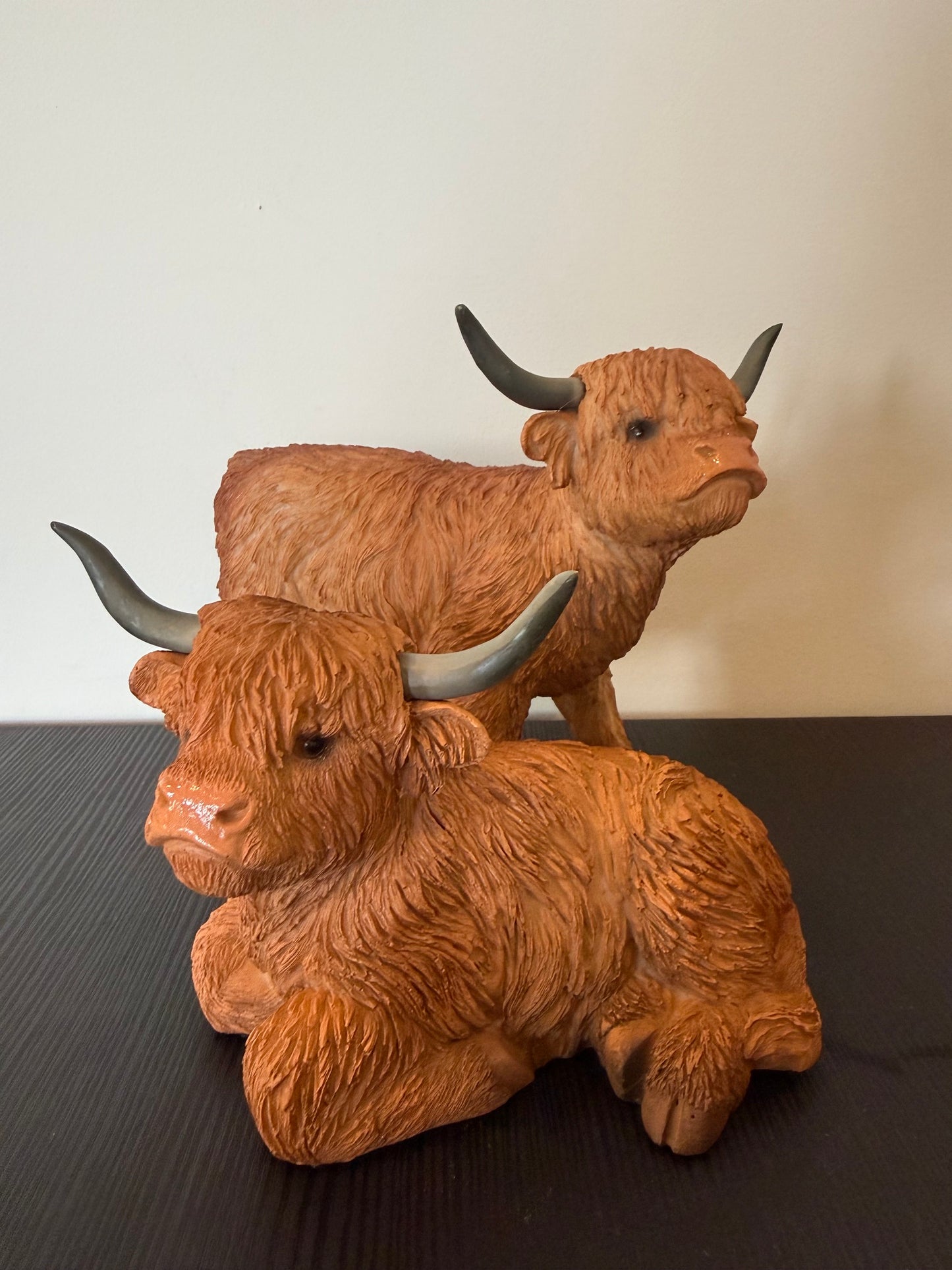 Highland Cow Figure Lying - Rustic Animal Decoration 14 cm