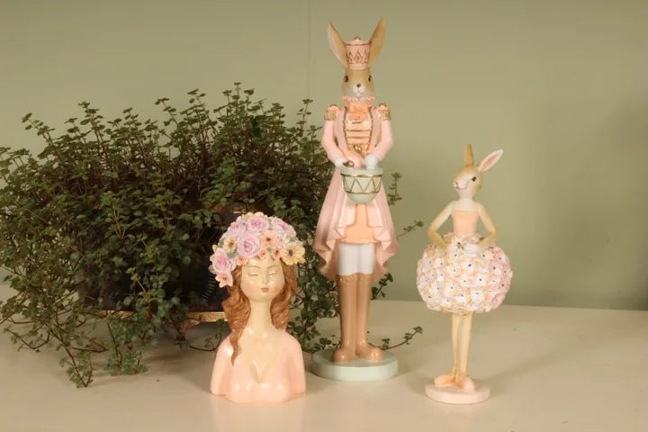 Konijn Beeldje in Bloemenjurk – 22 cm – Dutch Style