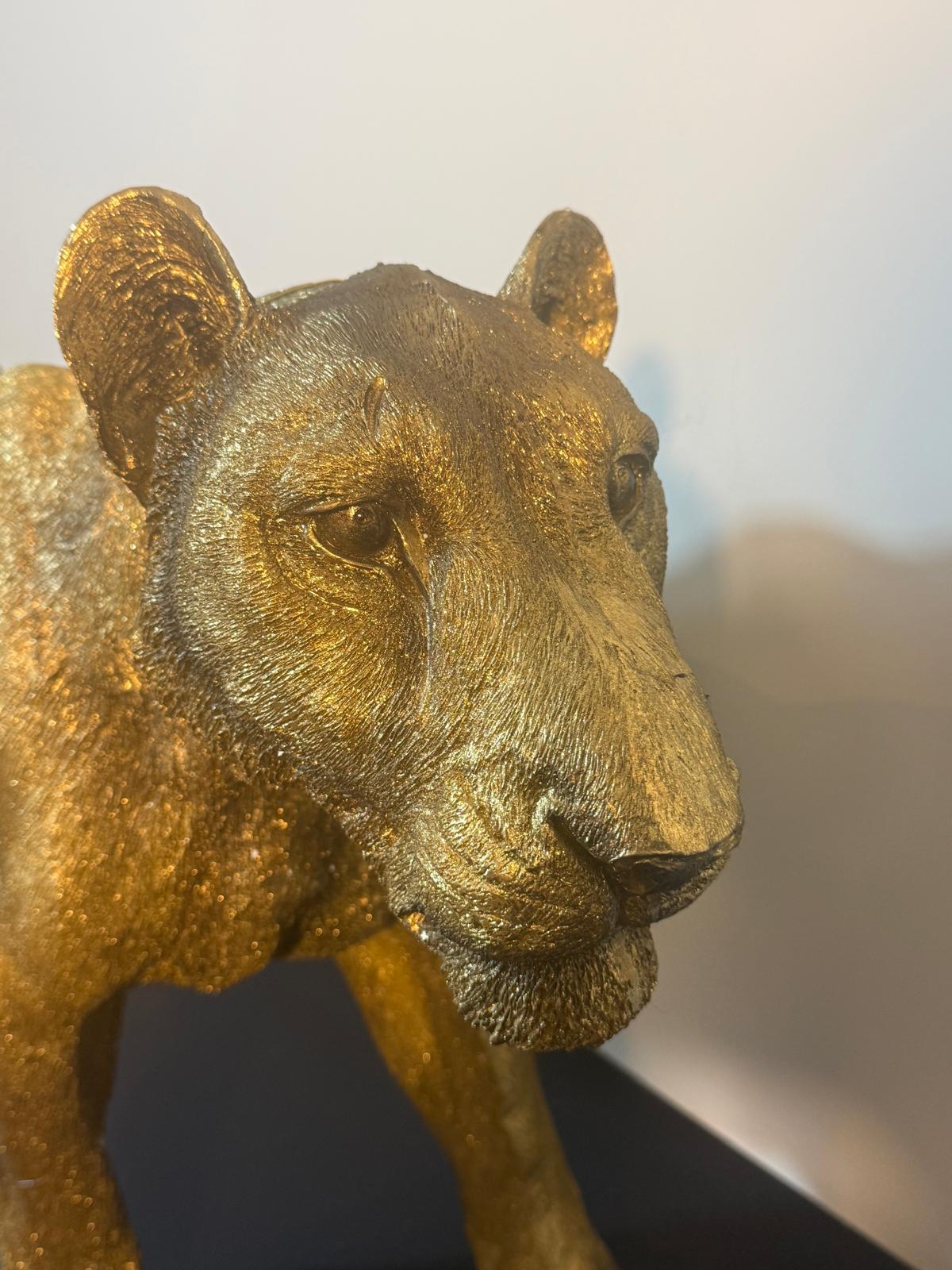 Beeld Leeuwin XL Goud 120 cm – Luxe Polyresin Dierenbeeld