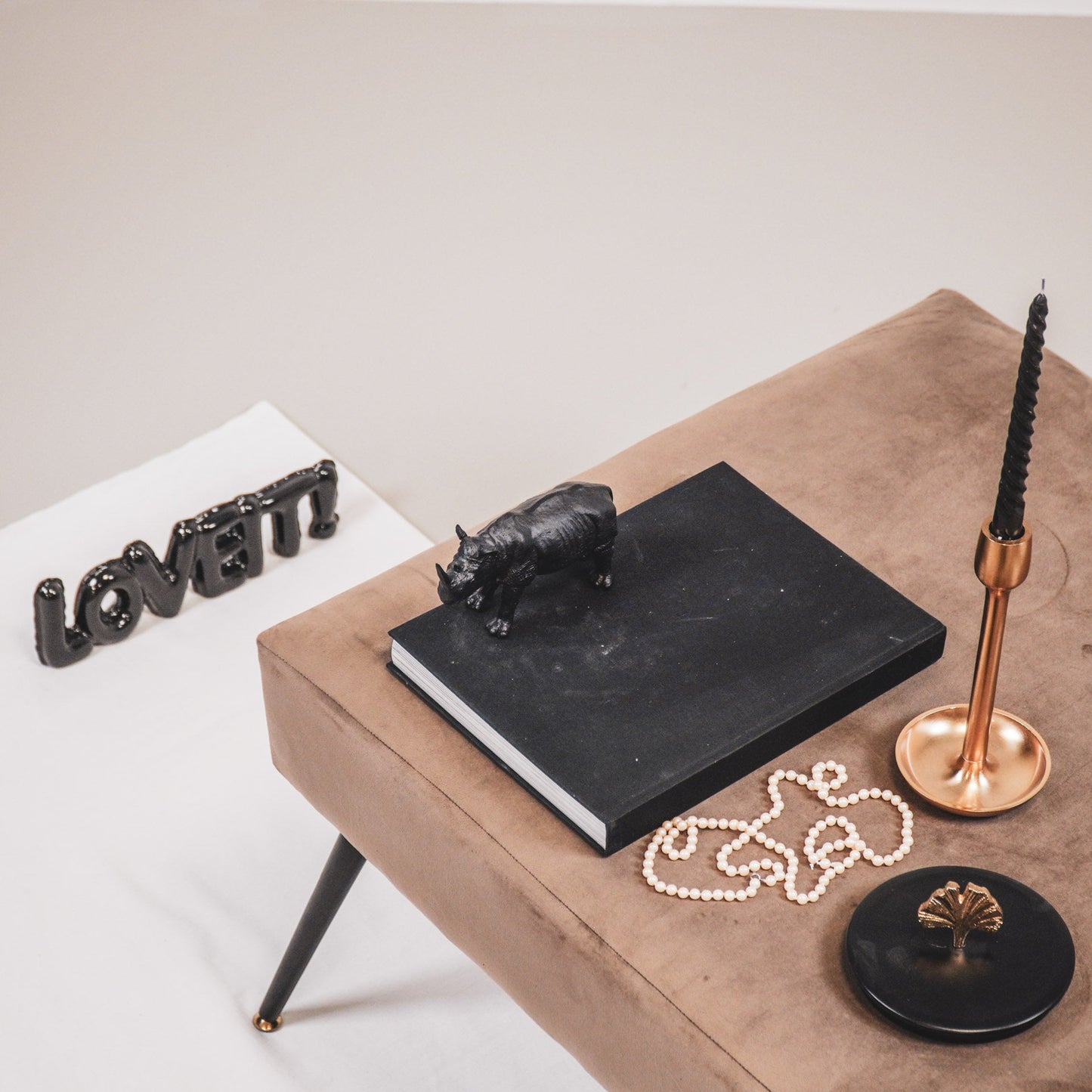 Zwarte Neushoorn Beeld – Luxe Woondecoratie