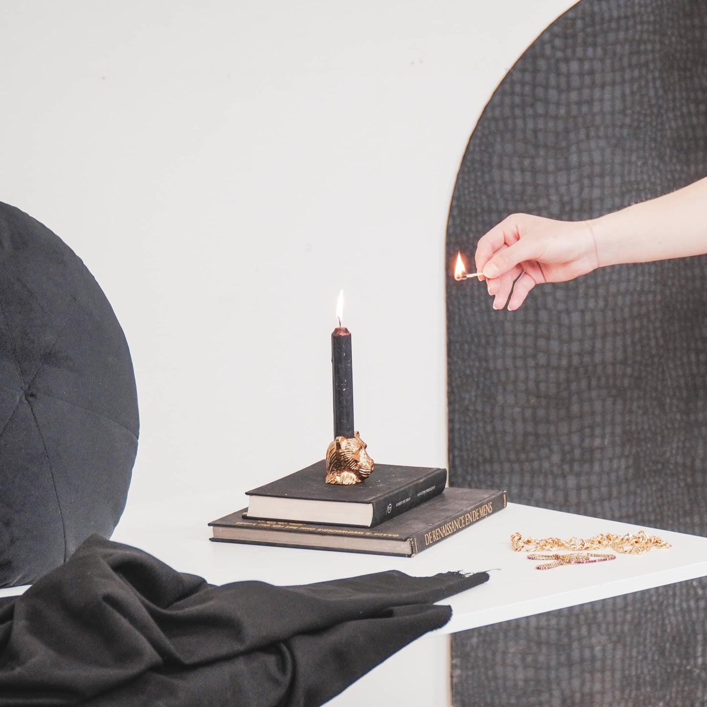 Kleine Gouden Panter Kandelaar – Compact & Chic