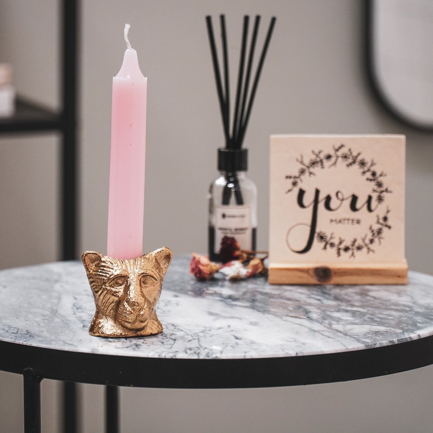 Kleine Gouden Panter Kandelaar – Compact & Chic
