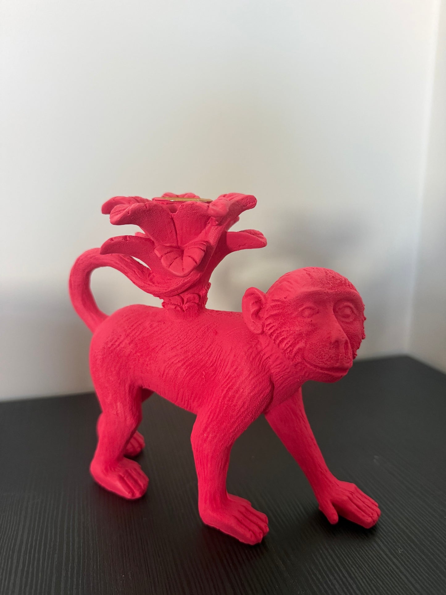 Affe Kerzenständer Rosa/Orange – Verspielter Tier-Kerzenständer 16 cm