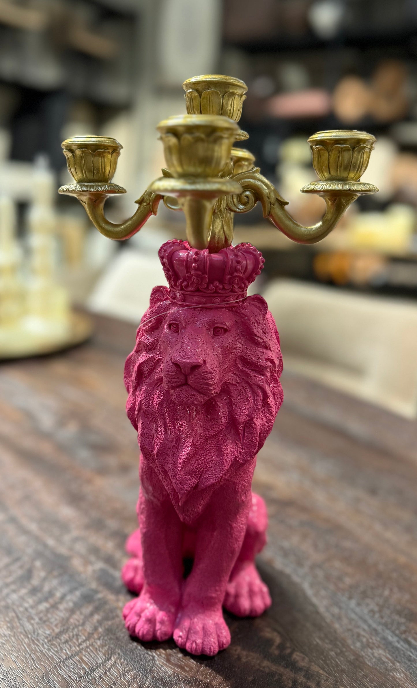 Rosa Löwen-Kerzenhalter – 5-armige Tierstatue 35,2 cm