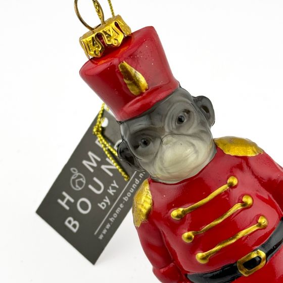Aap Soldaat Kersthanger – Rood Uniform – Kunststof – 12,6 cm Hoog