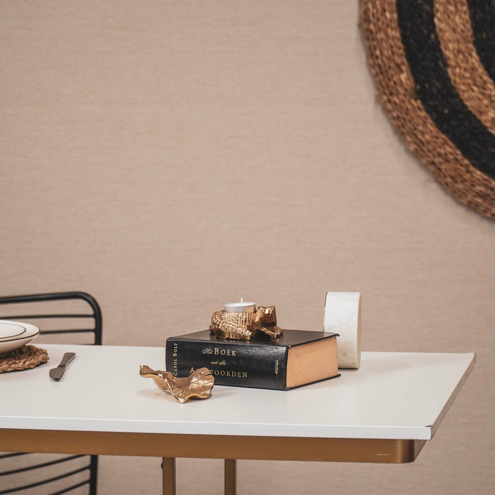 Gouden aluminium theelichthouder in de vorm van een krokodil – Housevitamin