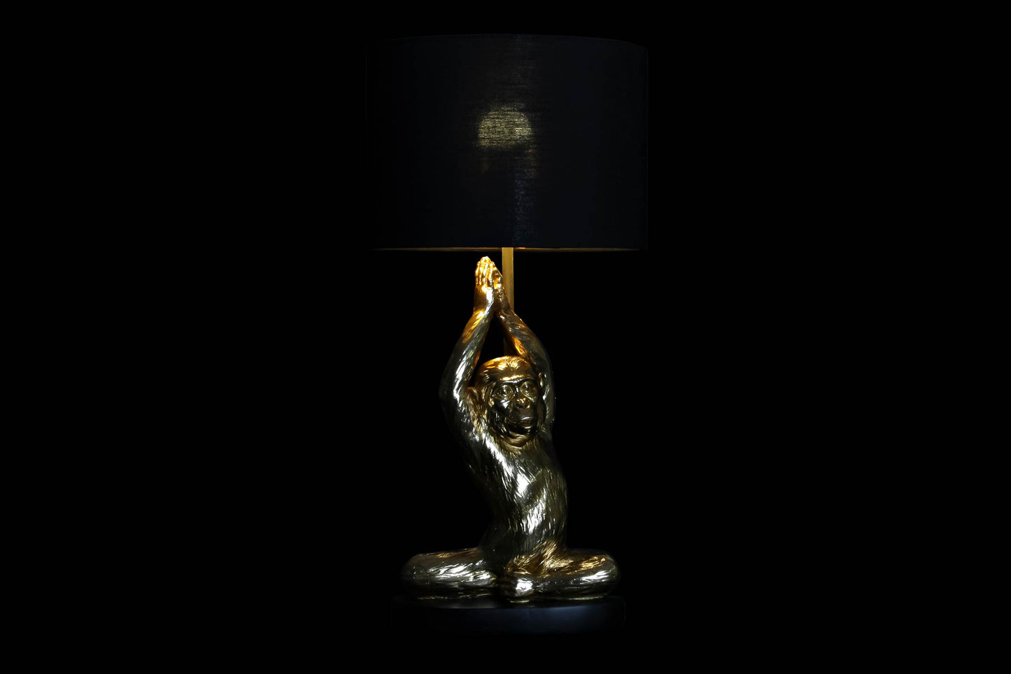 Tischleuchte „Goldener Affe in Yoga-Pose“ mit schwarzem Schirm – 49 cm