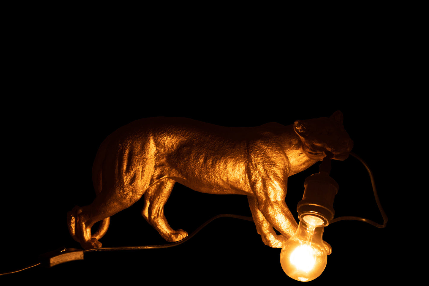 Goldene Panther-Lampe – Statement-Tischlampe (Puma-Design)