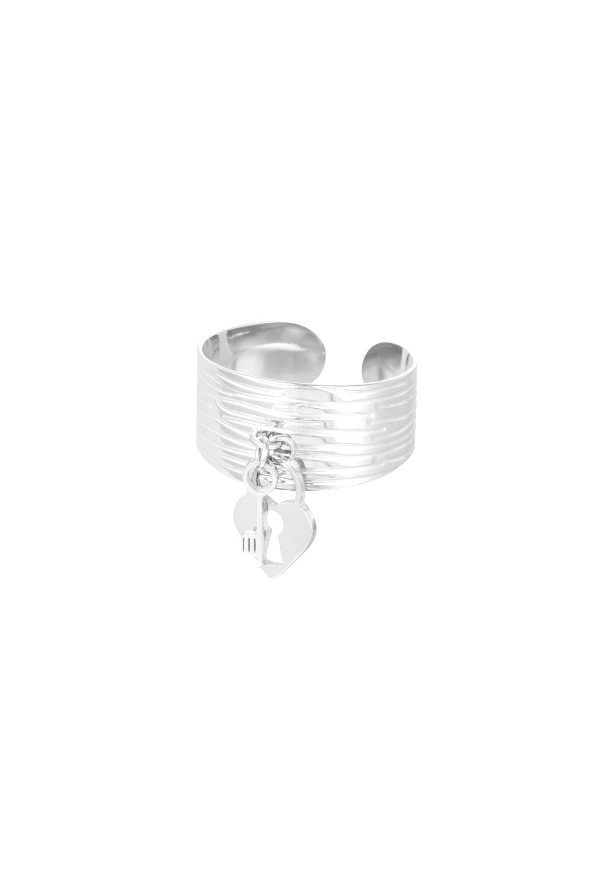 Zilveren ring met hart en sleutel hangers – geribbelde stainless steel statement ring – Krokomingo