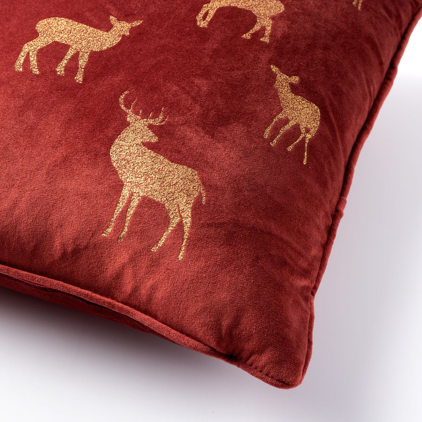 Kerstkussen Rood Velvet – Gouden Rendieren – 45x45