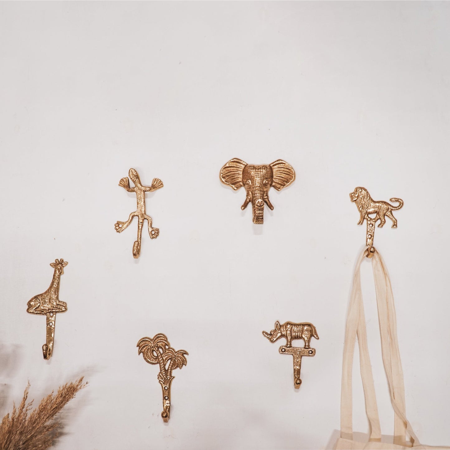 Giraffe Wandhaak – Gouden Elegantie