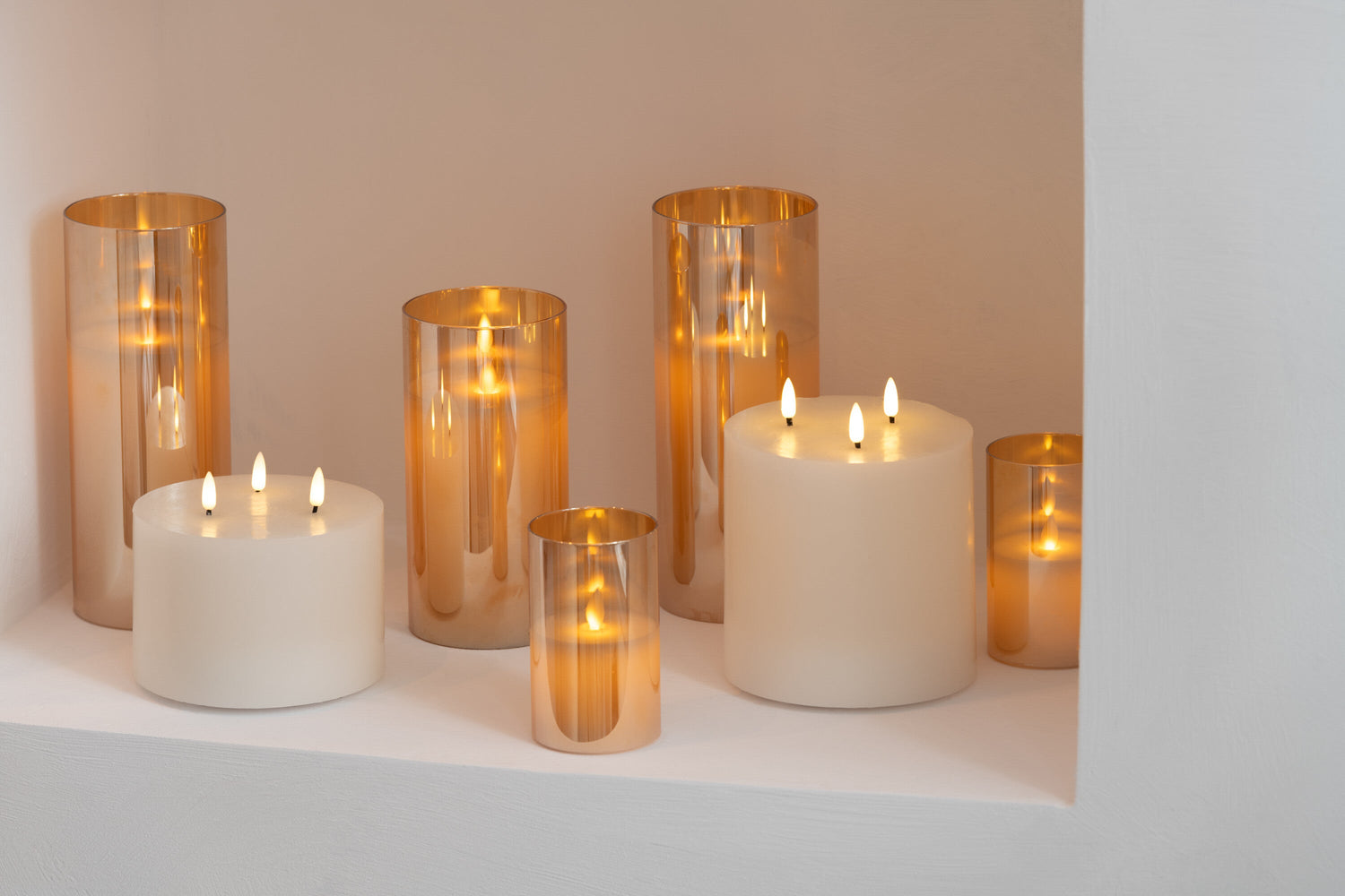 kaarsen en ledkaarsen in diverse kleuren en vormen – sfeervolle woondecoratie