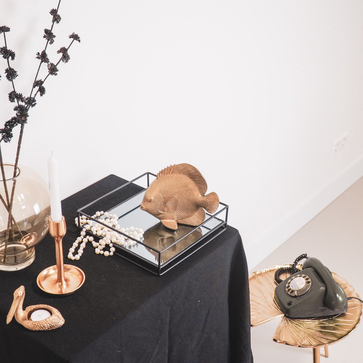 Gouden dierenbeelden zoals panter, olifant en giraffe als luxe woondecoratie