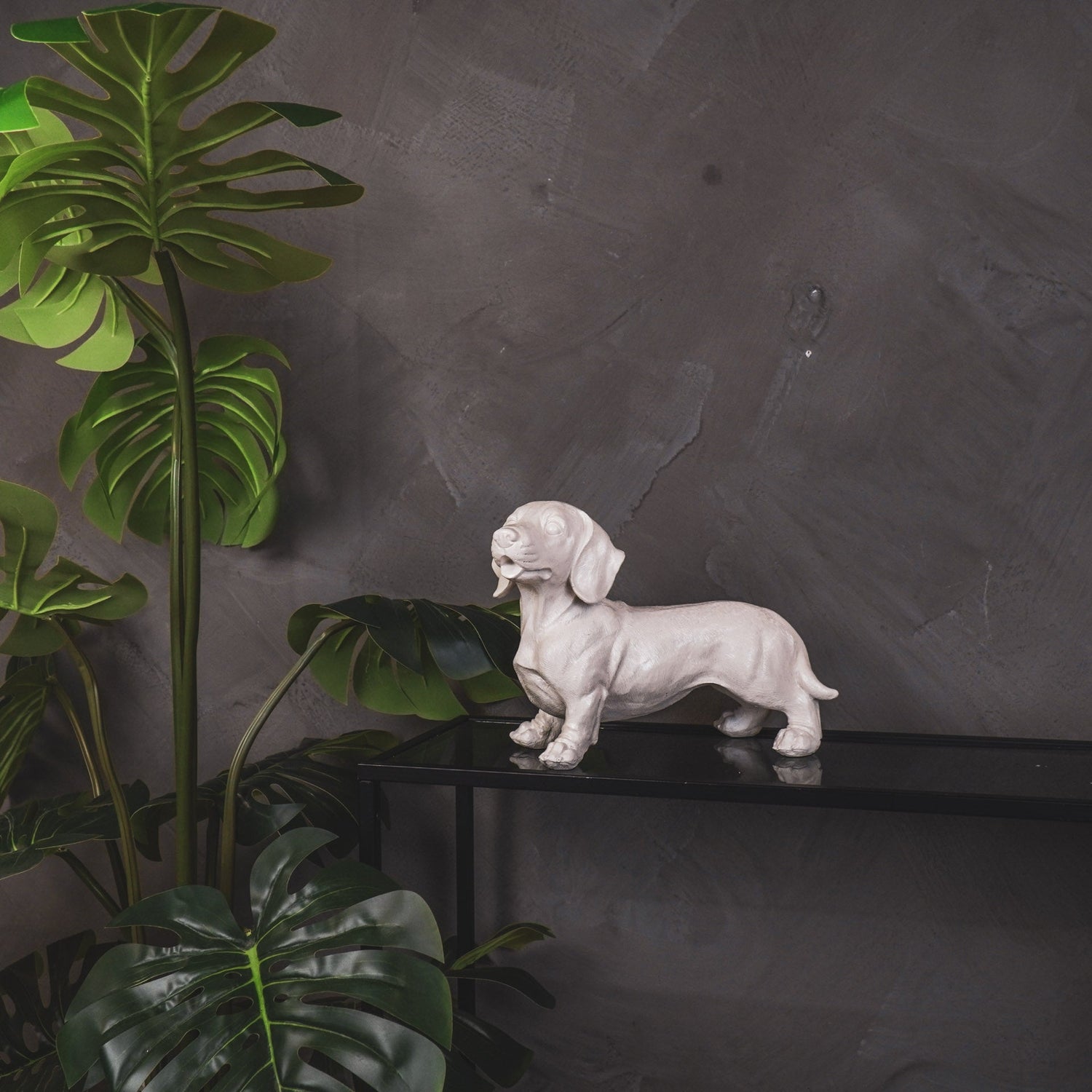 Dierenbeelden in natuurlijke tinten zoals beige of houtlook voor een rustig interieur