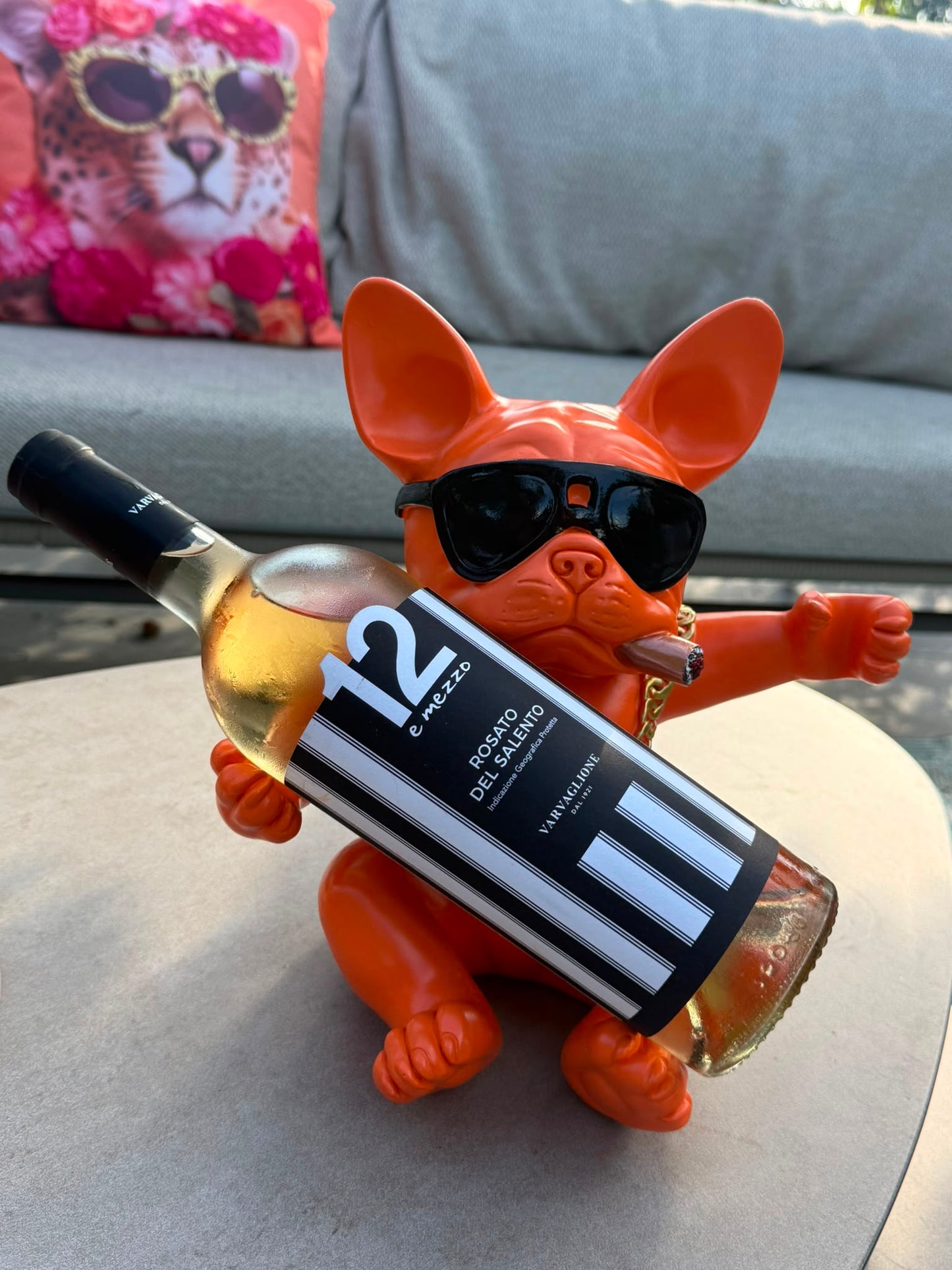 Gangster Bulldog Wijnfleshouder Oranje – Polyresin – 25 cm