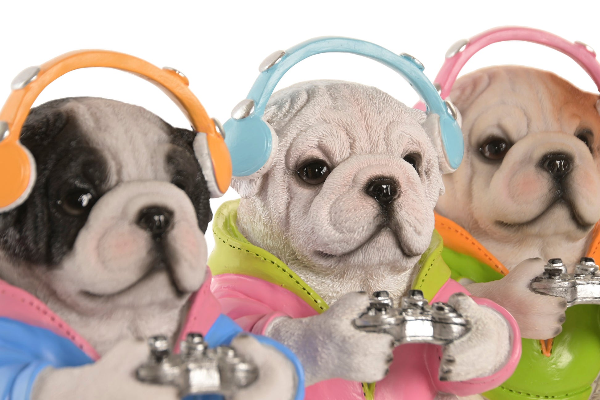 Polyresin gamer bulldog beeld met gamecontroller en koptelefoon, verkrijgbaar met een oranje, blauwe of roze koptelefoon.