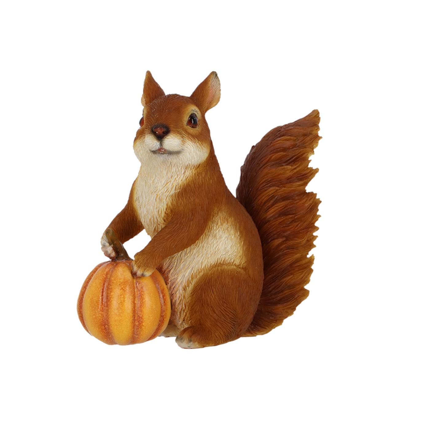 Eekhoorn met oranje pompoen van polystone 15 cm – herfstdecoratie