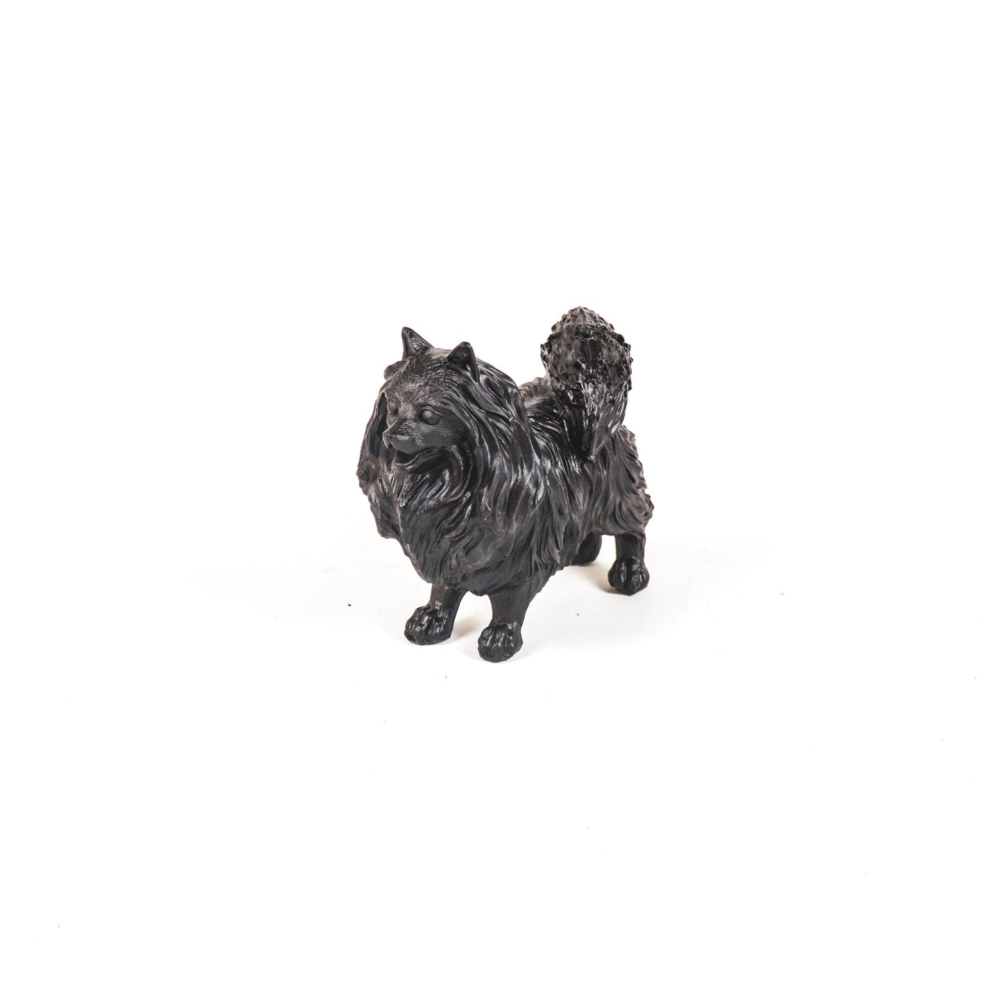 Schwarze Zwergspitz-Statue – Elegante Hundestatue