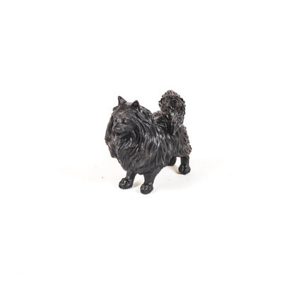 Schwarze Zwergspitz-Statue – Elegante Hundestatue