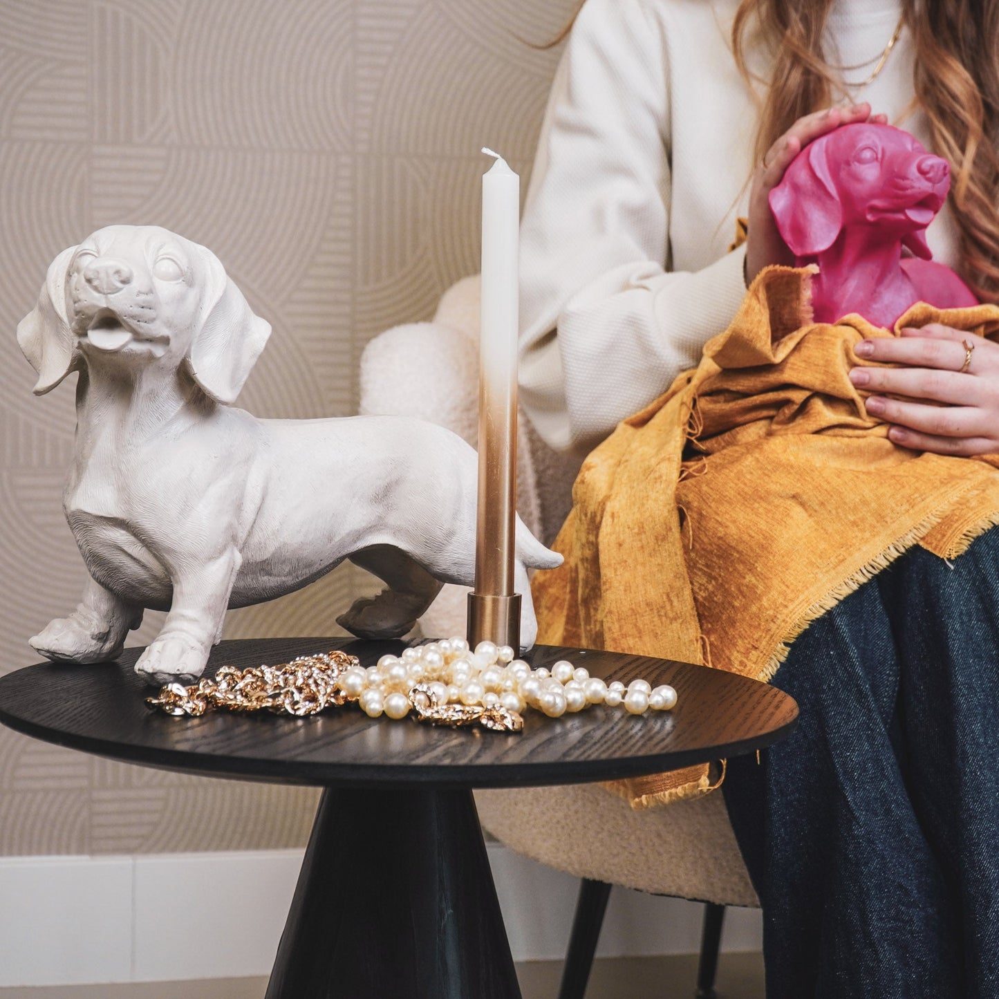 Beige Dackelstatue – 20 × 8 × 15 cm – Schlank &amp; Modern