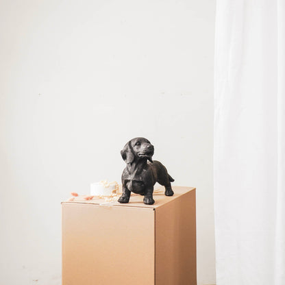 Schwarze Dackelstatue – 31 × 14 × 23 cm – Mattschwarzes Design