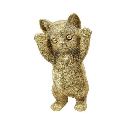 Gouden kattenbeeld van polyresin met opgeheven pootjes, grote ogen en gedetailleerde vacht, 19 cm hoog.