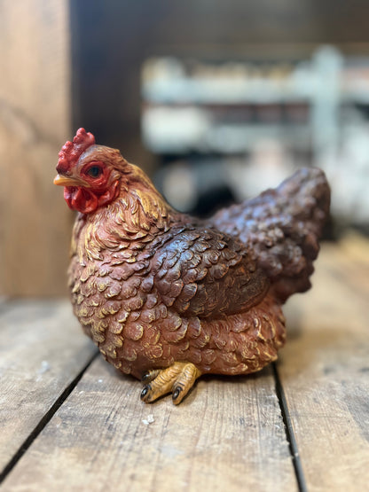Realistisch kippenbeeld van polyresin in bruinrode tinten – landelijke decoratie – Krokomingo
