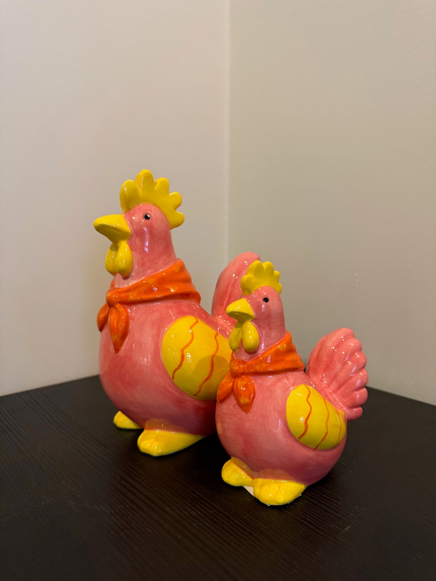 Keramiek Kip Decoratie Set van 2 – Kleurrijke Kippen Beeldjes