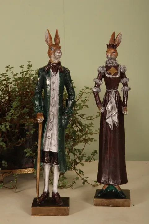 Konijnen beelden Dutch Style – heer met wandelstok en dame in jurk – 32 cm hoog
