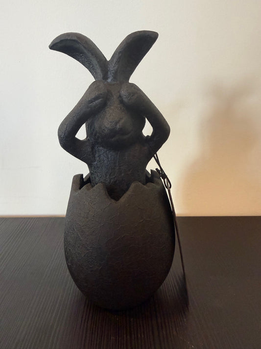 Decoratief beeld konijn in ei zwart aluminium BOI 18,5 cm