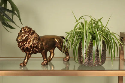 Staand leeuwenbeeld in goud van Dutch Style – luxe decoratie van polyresin