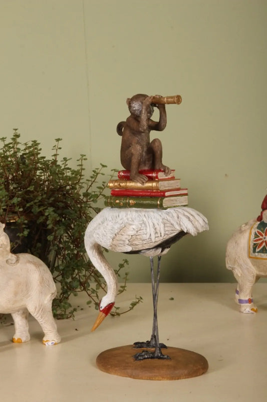 ooievaar beeld met aap op boeken telescoop dieren decoratie Dutch Style