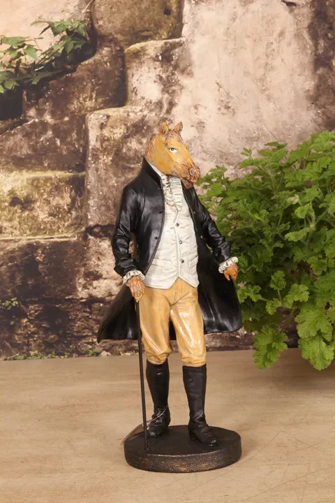 Beeld van een paard in rokjas en laarzen – Dutch Style decoratief dierenbeeld