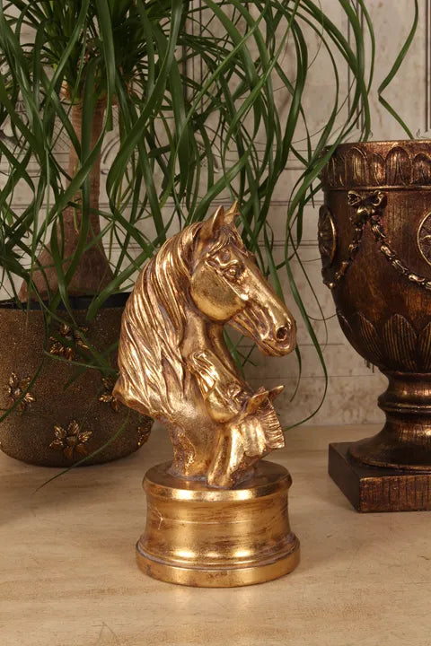 Gouden beeld paardenbuste van polyresin op ronde voet – Dutch Style – 26,5 cm hoog