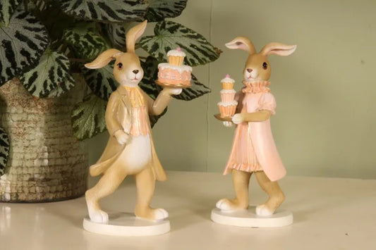 Paashaas mannetje en vrouwtje met taart – pastel paasdecoratie Dutch Style – 23 cm