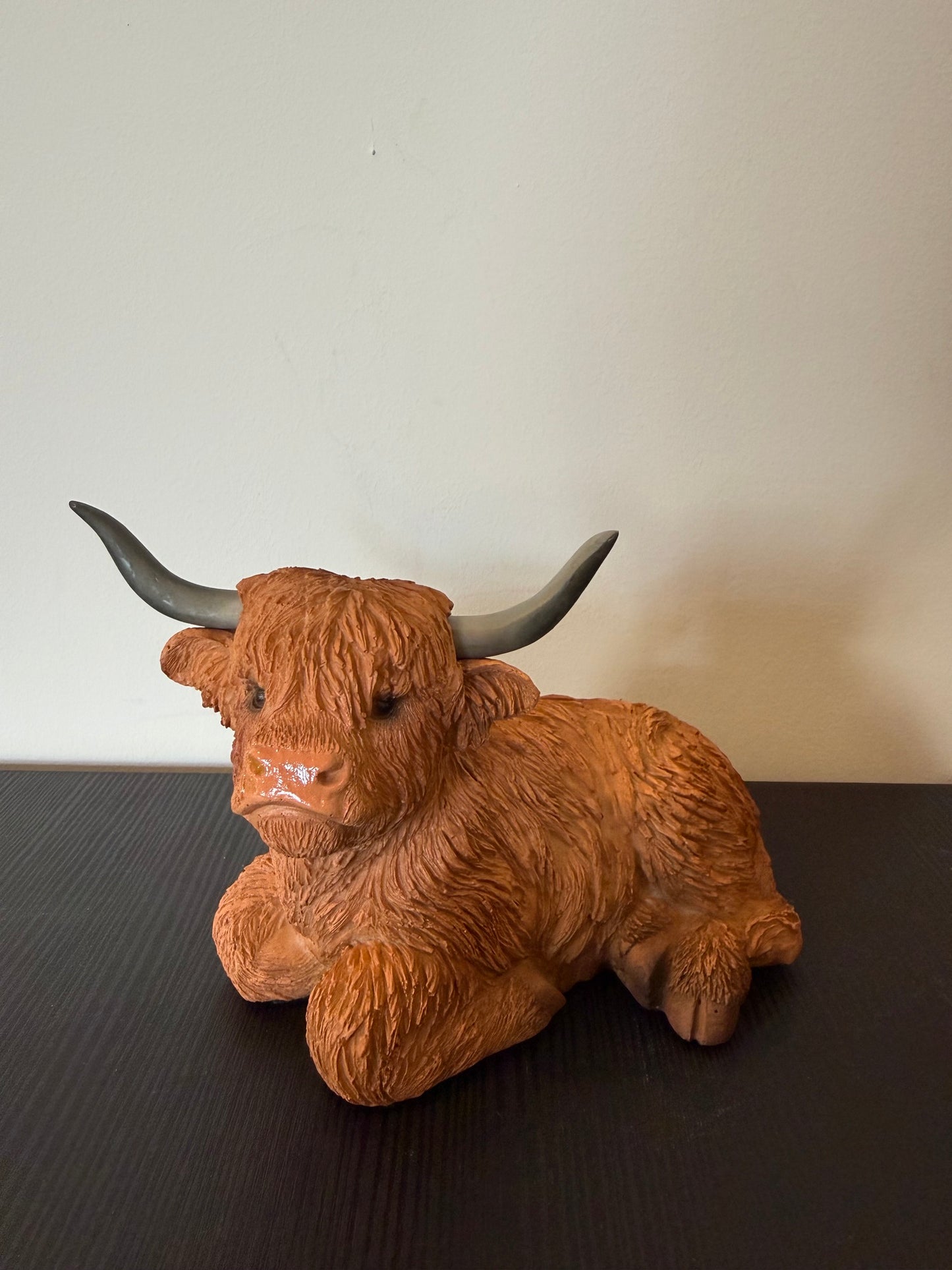 Highland Cow Figure Lying - Rustic Animal Decoration 14 cm