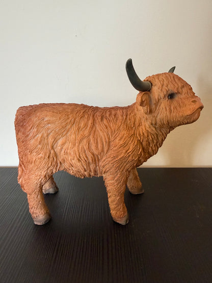 Scottish Highland Cow Figure Standing – Rustic Animal Decoration 17 cm