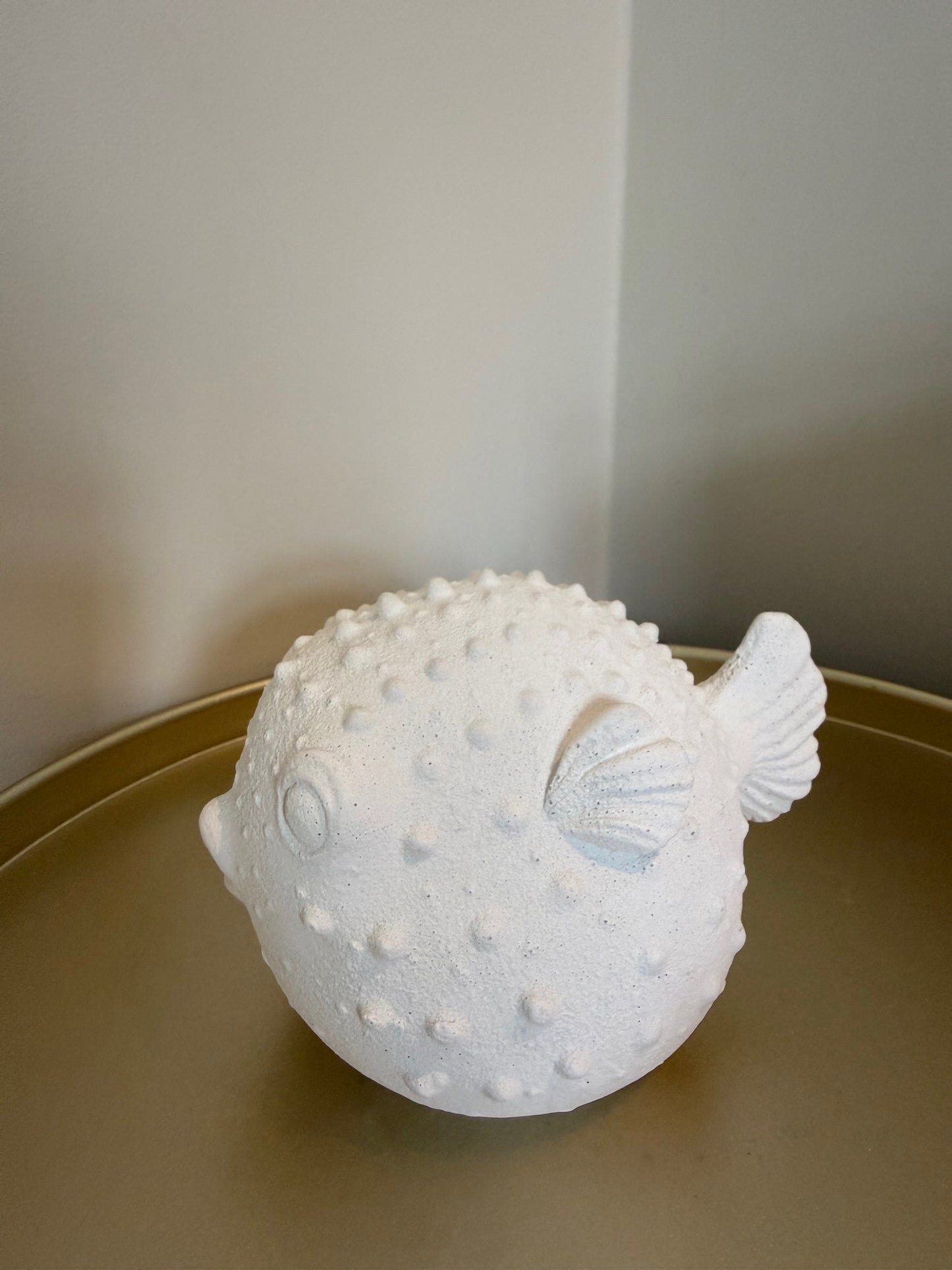 Kogelvis beeld wit steen 14 cm decoratie