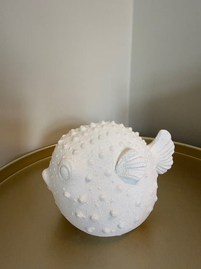 Kogelvis beeld wit steen 14 cm decoratie