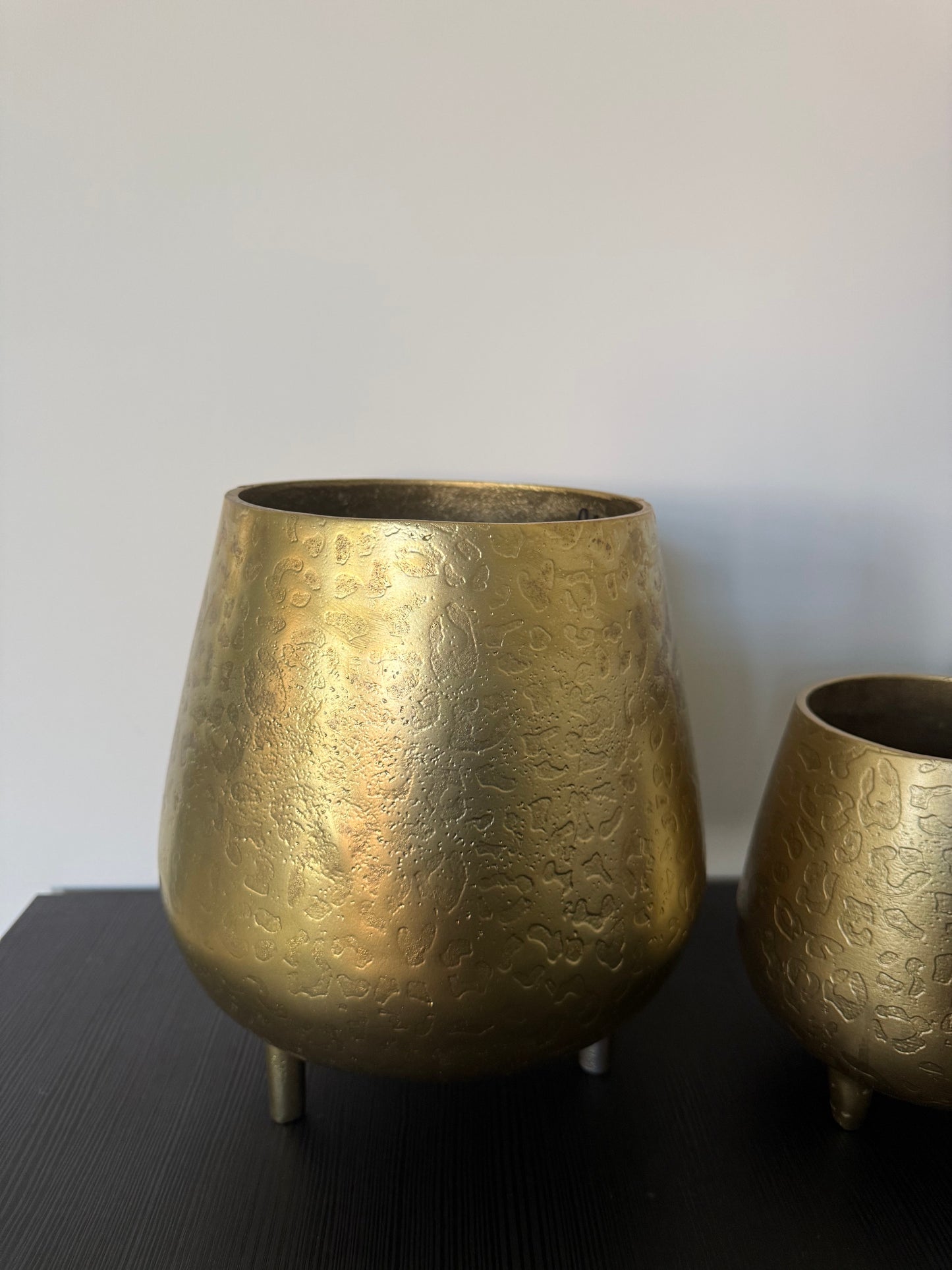 bloempot panterprint goud aluminium plantenpot op pootjes