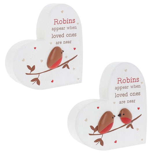 Houten hartvormige decoratieblokken met roodborstjes en tekst “Robins appear when loved ones are near” – in twee varianten
