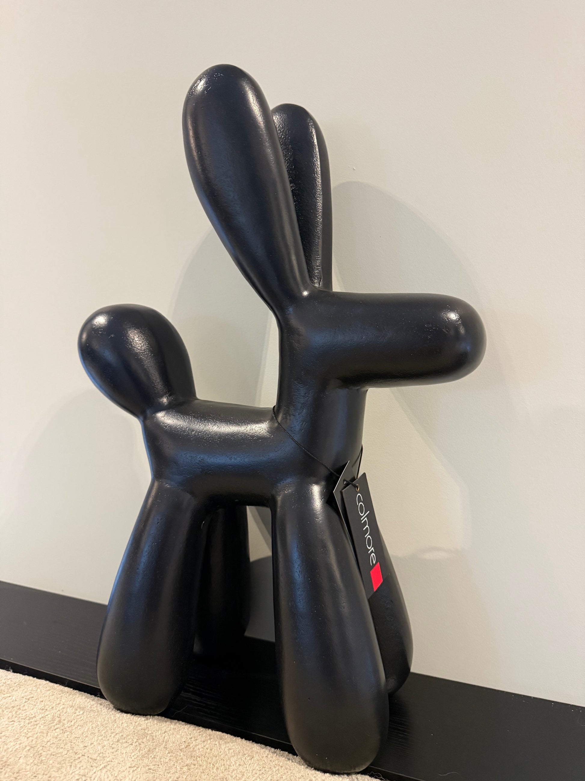 Zwarte aluminium hondensculptuur van Colmore in modern design, 40 x 19 x 57 cm