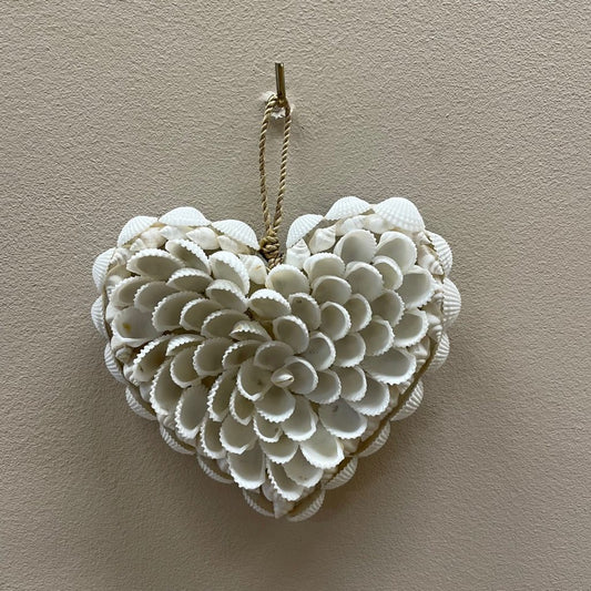 Wit schelpenhart handgemaakt in Indonesië 12 x 15 cm